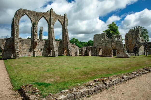 Ruinas de la Abadía de Bayham East Sussex, Reino Unido iglesia capitular y gatehouse