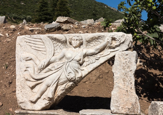Ruínas antigas da antiga cidade grega de Éfeso