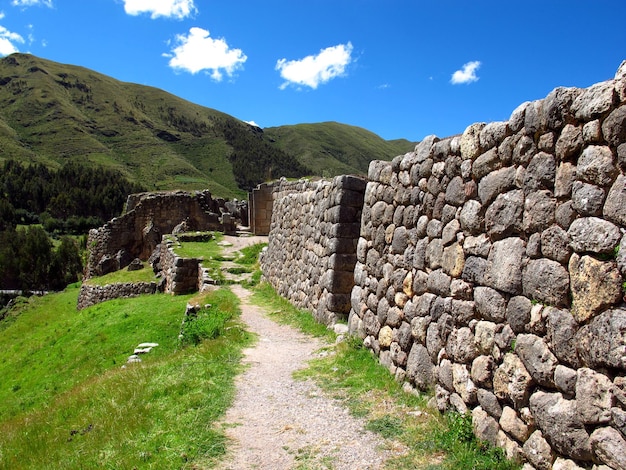 Ruínas antigas da fortaleza em Cusco Inca Empire Peru