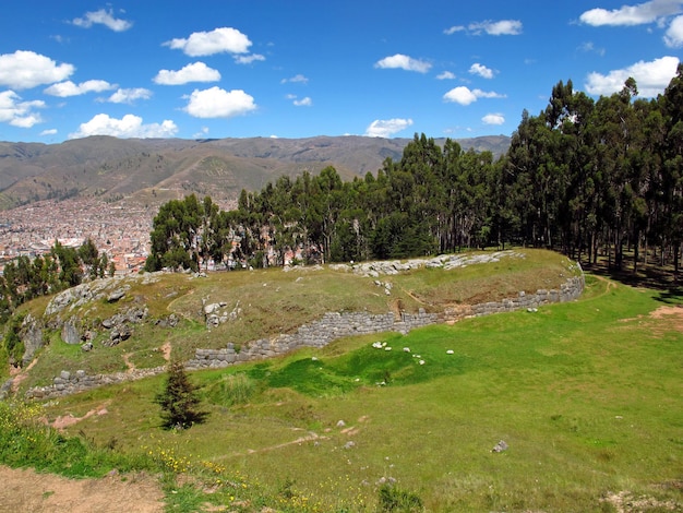 Ruínas antigas da fortaleza em Cusco Inca Empire Peru