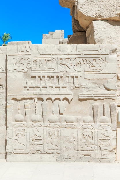 Ruínas antigas do templo de Karnak no Egito