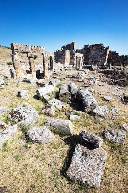 Ruínas antigas em Hierápolis, Pamukkale, Turquia.