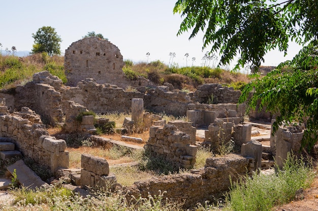 Foto ruinas de la antigua ciudad de aspendos turquía side antalya agosto 2021