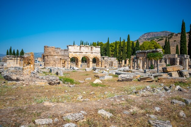 Ruinas en la antigua ciudad de Hierápolis Pamukkale Turquía