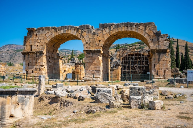 Ruinas en la antigua ciudad de Hierápolis Pamukkale Turquía