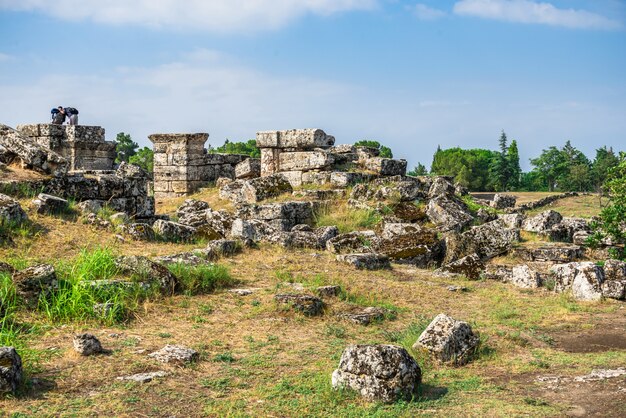 Las ruinas de la antigua ciudad de Hierápolis en Pamukkale, Turquía