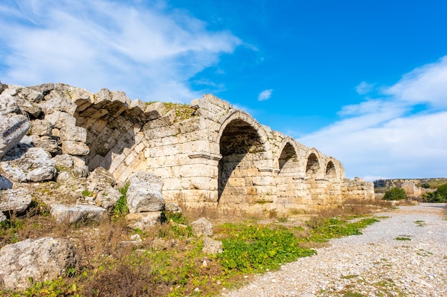 Las ruinas de la antigua ciudad de perge perge es una antigua ciudad griega en el sur del mediterráneo