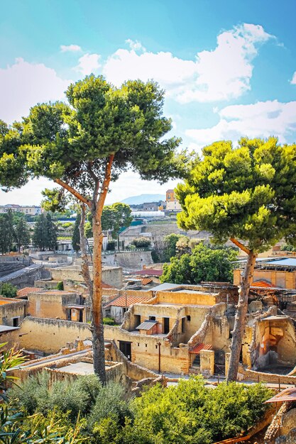 Ruinas de la antigua ciudad romana de Herculano a orillas del golfo de Nápoles