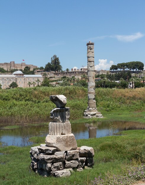 Ruinas antiguas del Templo de Artemisa