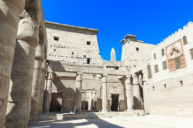 Ruinas antiguas del templo de Karnak en Egipto