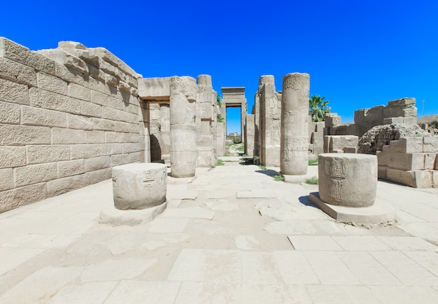 Ruinas antiguas del templo de Karnak en Egipto