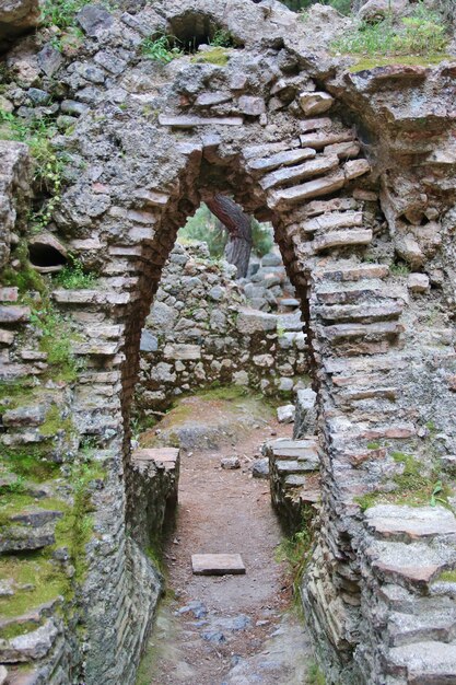 Foto las ruinas del antiguo acueducto de phaselis