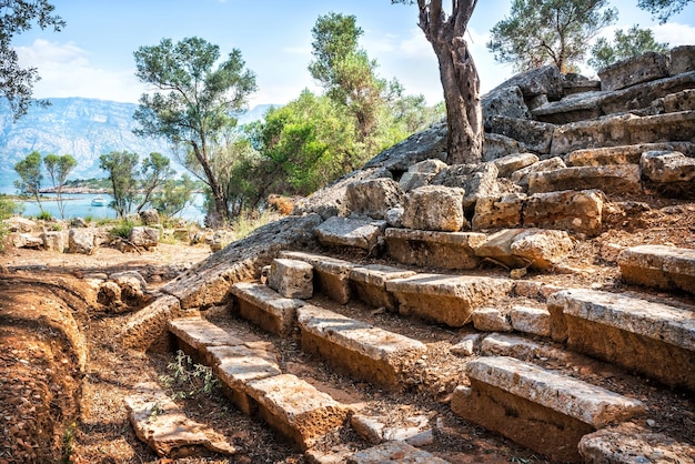 Ruinas del antiguo anfiteatro en la isla de Cleopatra Isla Sedir Mar Egeo Marmaris Turquía