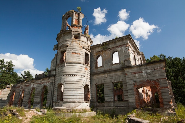 Ruinas de un antiguo castillo Tereshchenko Grod en Zhitomir, Ucrania