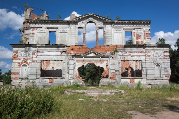 Ruinas de un antiguo castillo Tereshchenko Grod en Zhitomir, Ucrania