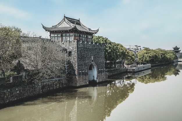 Ruinas del antiguo edificio de la muralla de la ciudad de Suzhou