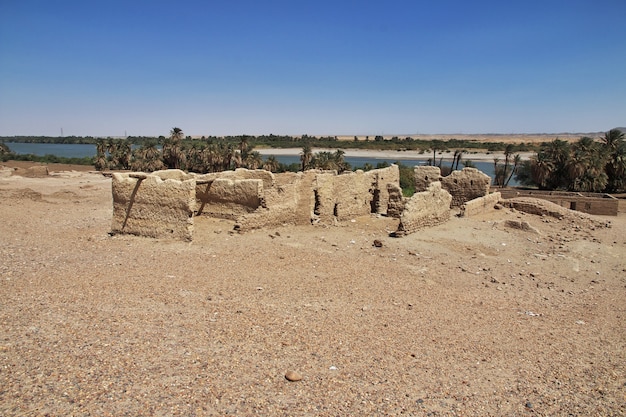 Ruinas del antiguo templo egipcio en la isla de Sai, Nubia, Sudán