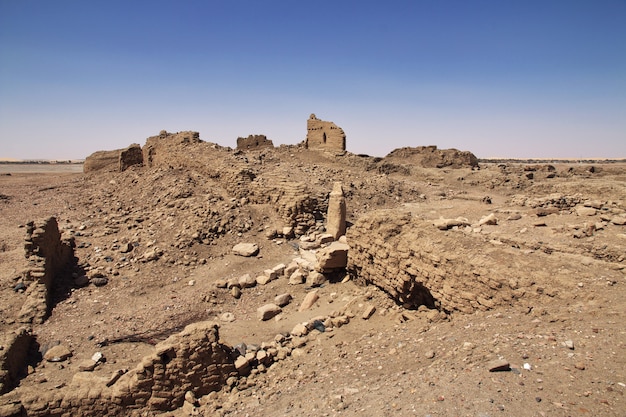 Ruinas del antiguo templo egipcio en la isla Sai, Sudán