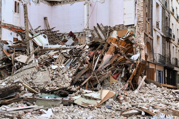 Ruinas de una casa destruida después del bombardeo