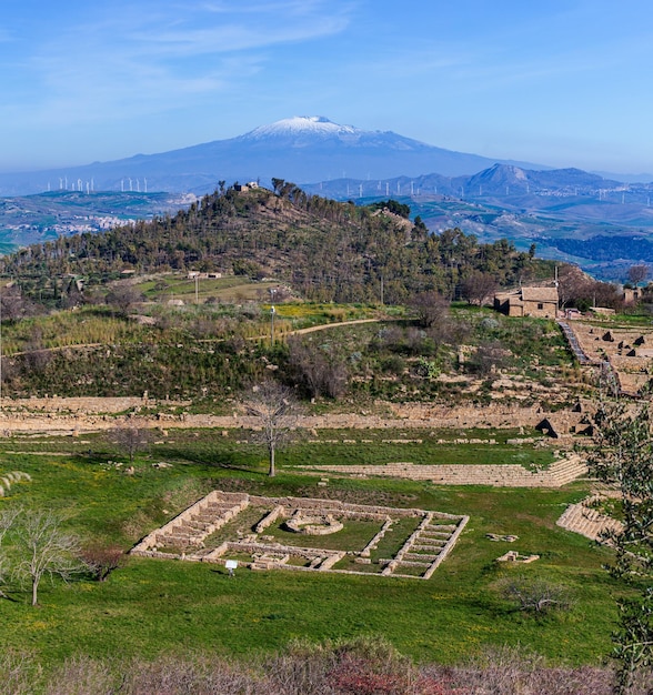 Ruinas del casco antiguo en el sitio arqueológico de Morgantina Sicilia