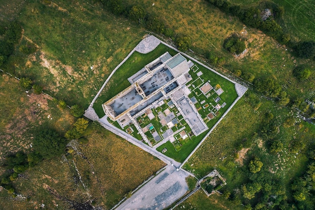 Ruínas da Abadia de Corcomroe e seu cemitério