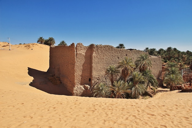 Ruínas da cidade abandonada timimun no deserto do saara, argélia