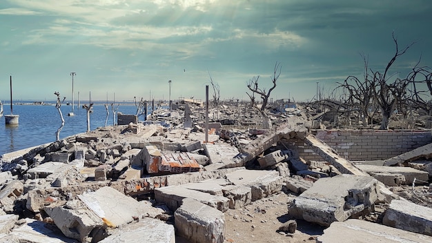 Ruínas da cidade destruídas pela água