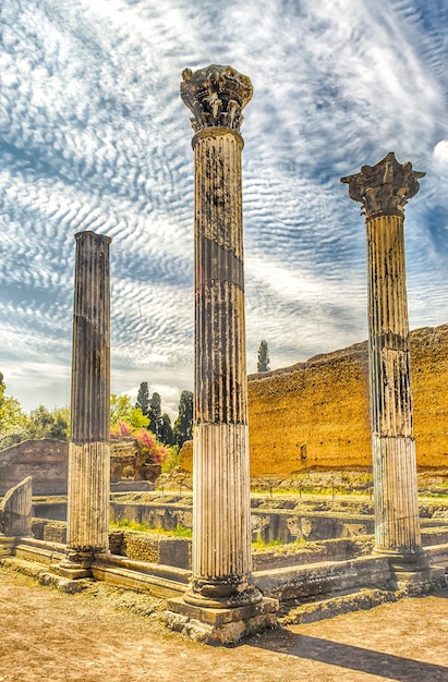 Ruínas de colunas coríntias na Villa Adriana Tivoli Itália