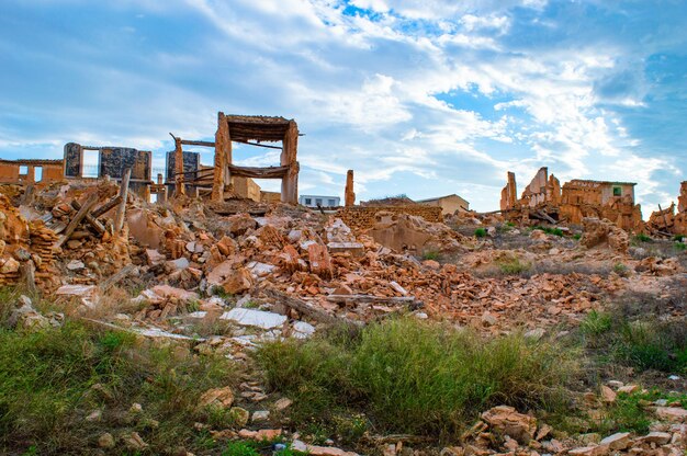 Foto ruínas de uma cidade abandonada