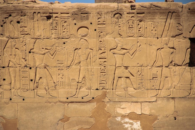 Ruínas do belo templo antigo em Luxor. Ruínas do templo central de Amon-Ra.