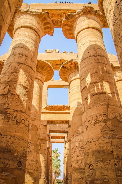 Ruínas do belo templo antigo em Luxor. Ruínas do templo central de Amon-Ra.