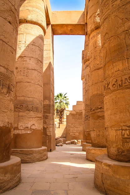 Ruínas do belo templo antigo em Luxor. Ruínas do templo central de Amon-Ra.