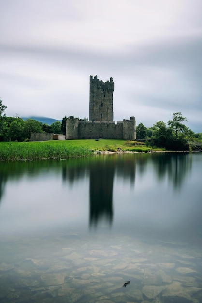 Ruínas do Castelo de Ross na Irlanda
