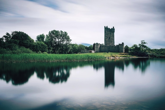 Ruínas do Castelo de Ross na Irlanda