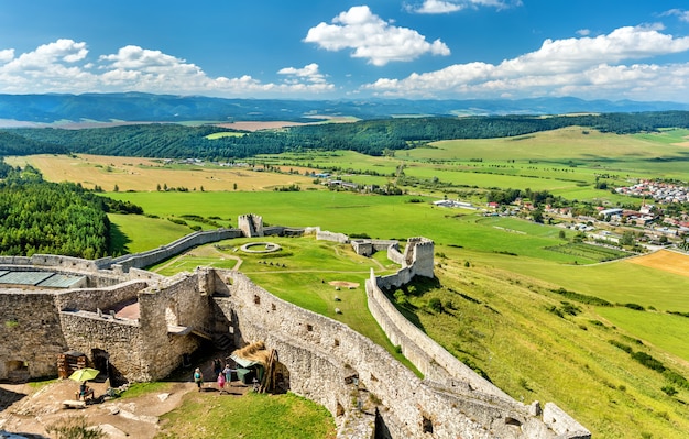 Ruínas do castelo de spis, um patrimônio mundial da unesco na eslováquia, europa central