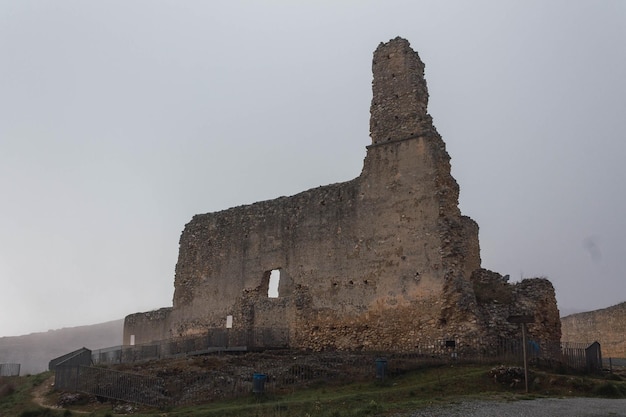 ruínas do castelo dos tempos medievais
