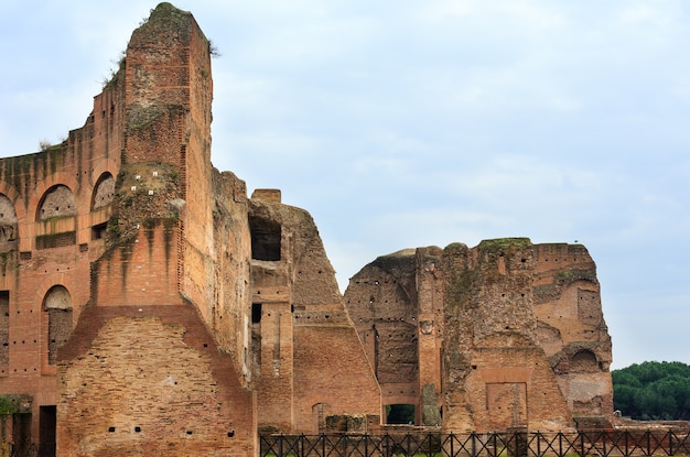 Ruínas do Fórum Romano em Roma, Itália.