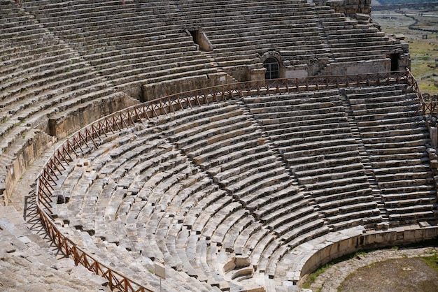 Ruínas do teatro na antiga Hierápolis agora Anfiteatro de Pamukkale Turquia