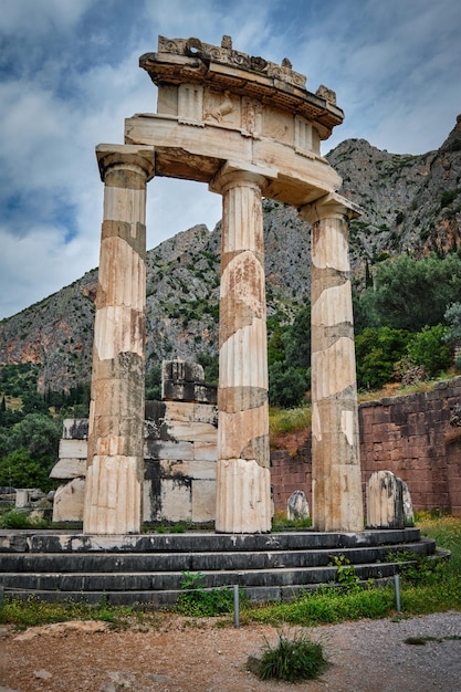 Foto ruínas do templo de atena pronoia na antiga grécia de delfos