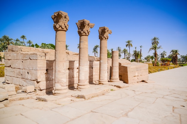 Ruínas do templo de dendera. egito