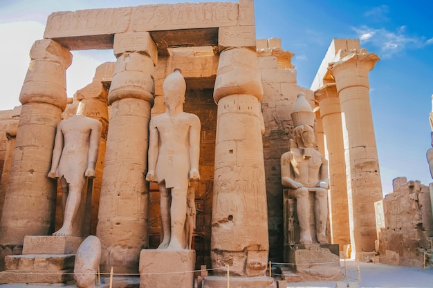 Ruínas do templo egípcio de Karnak o maior museu ao ar livre em Luxor