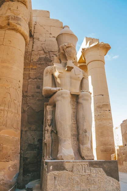 Ruínas do templo egípcio de Karnak o maior museu ao ar livre em Luxor