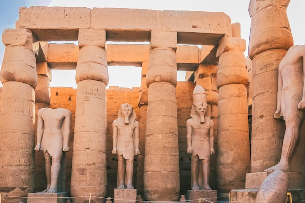 Ruínas do templo egípcio de Karnak o maior museu ao ar livre em Luxor