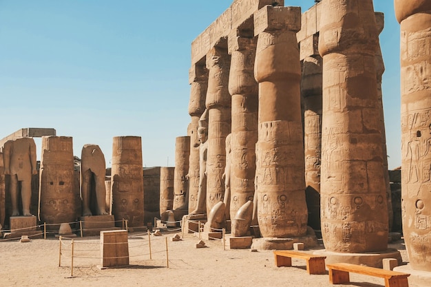 Ruínas do templo egípcio de Karnak o maior museu ao ar livre em Luxor