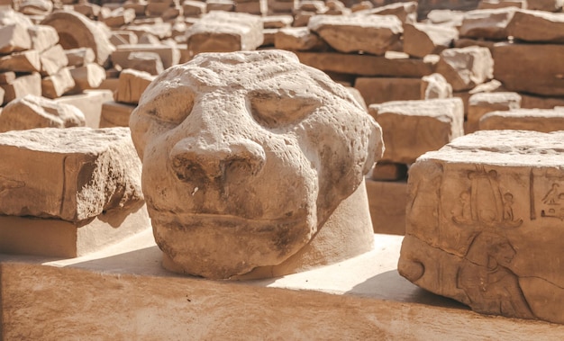 Ruínas do templo egípcio de Karnak o maior museu ao ar livre em Luxor