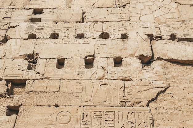 Ruínas do templo egípcio de karnak o maior museu ao ar livre em luxor