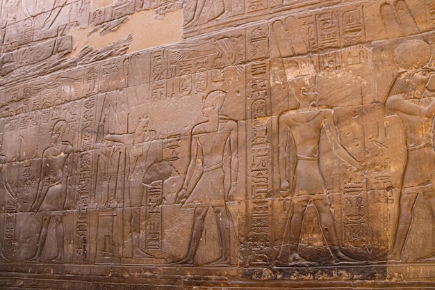 Ruínas do templo egípcio de Karnak o maior museu ao ar livre em Luxor