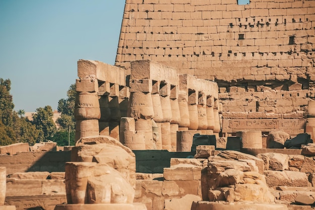 Ruínas do templo egípcio de Karnak o maior museu ao ar livre em Luxor