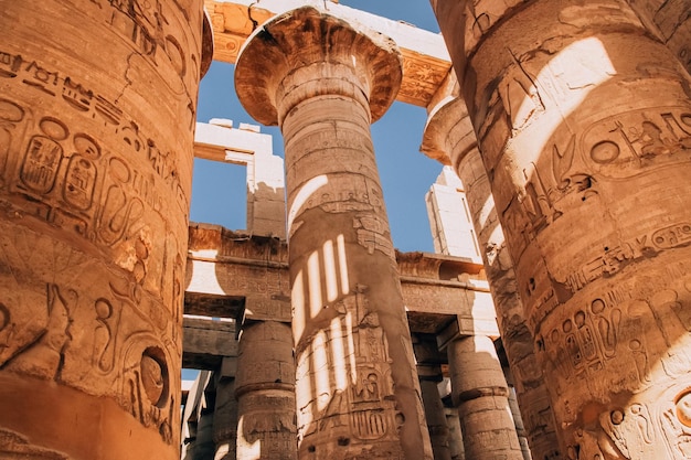 Ruínas do templo egípcio de Karnak o maior museu ao ar livre em Luxor