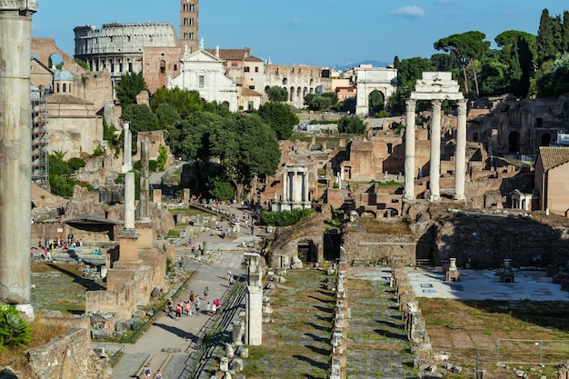 Ruinas del Foro Romano en la ciudad de Roma, Italia.